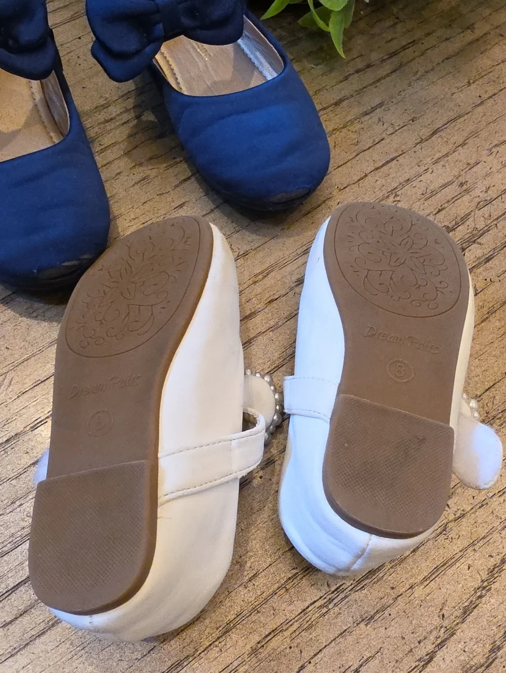 Kids Bow Mary Jane Shoes in Navy and White Size 10